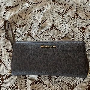 New with tag. Michael Kors, wallet/wristlet.